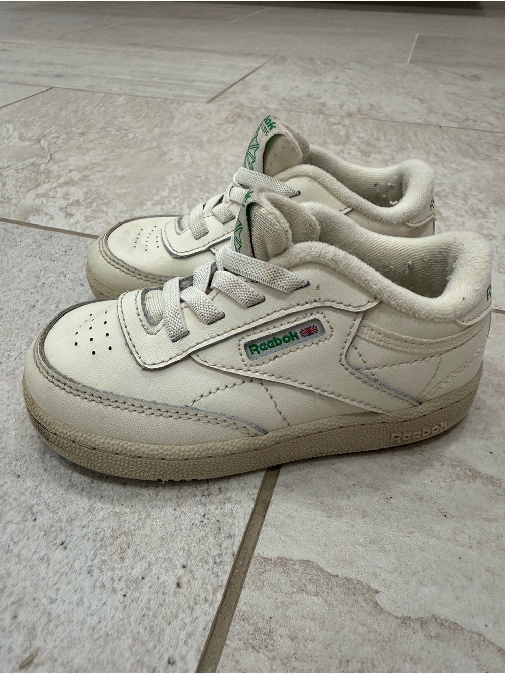 Reebok Kids Sneakers in Off-White with Green Logo